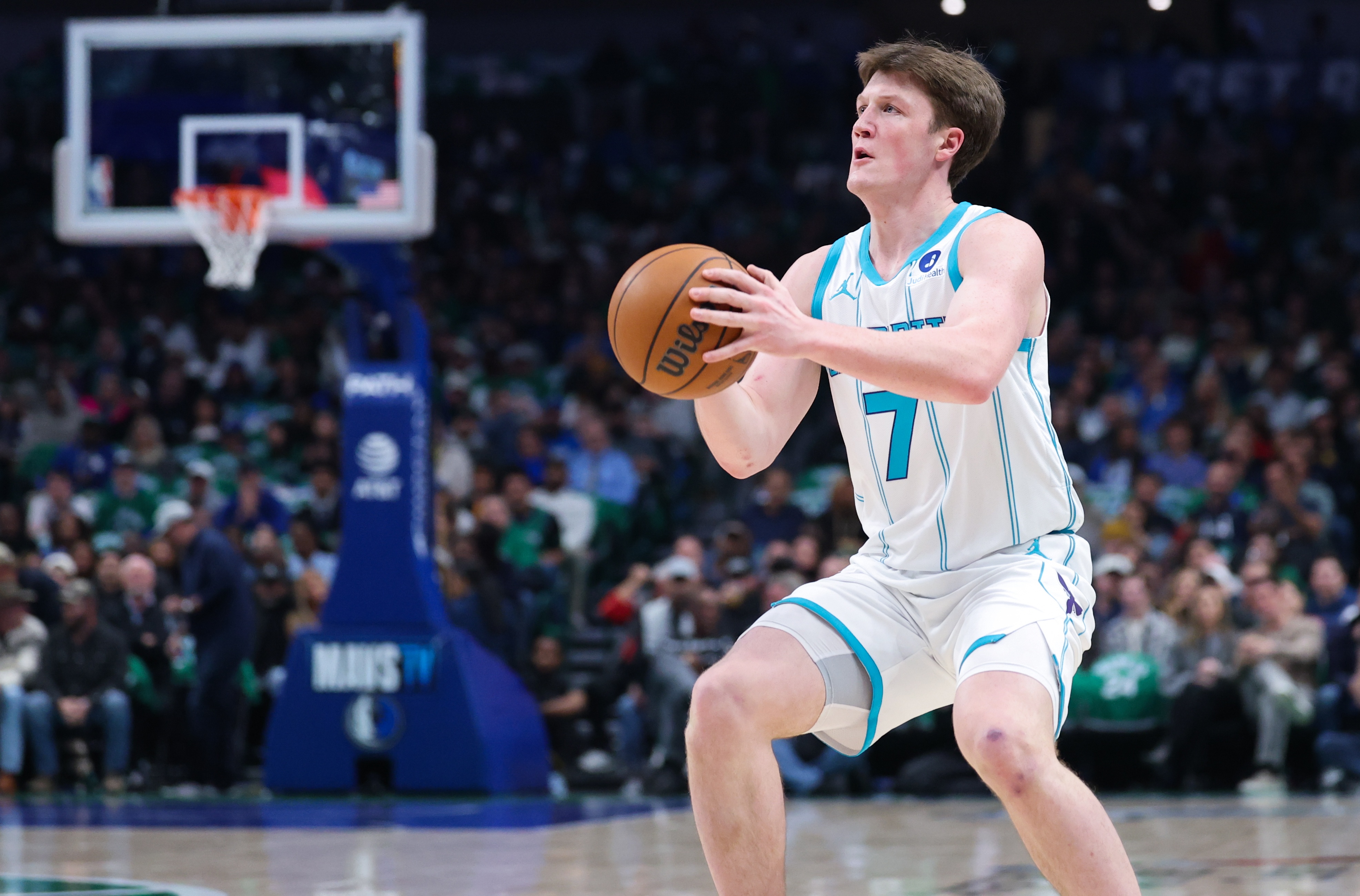 英超2025-调整能力极强！克尼佩尔第三节6中5&amp;三分4中3轰17分 上半场仅2分